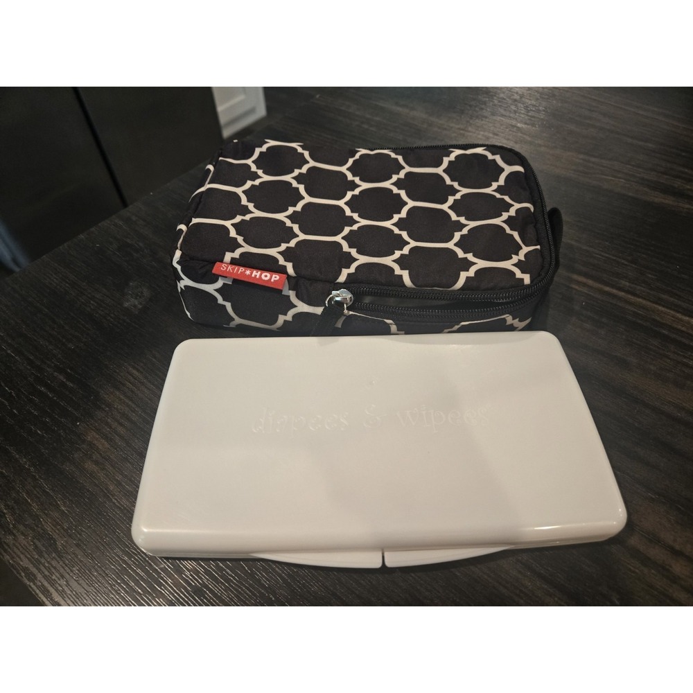 Skip Hop Baby Wipe Travel Case With Insulated Black And White Carry Case Bag